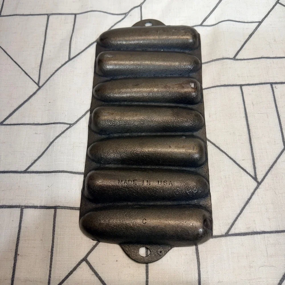 Unbranded Cast Iron Cornbread Pan 13in Gray 7 Slot Corn Stick Molds Made‎ in USA